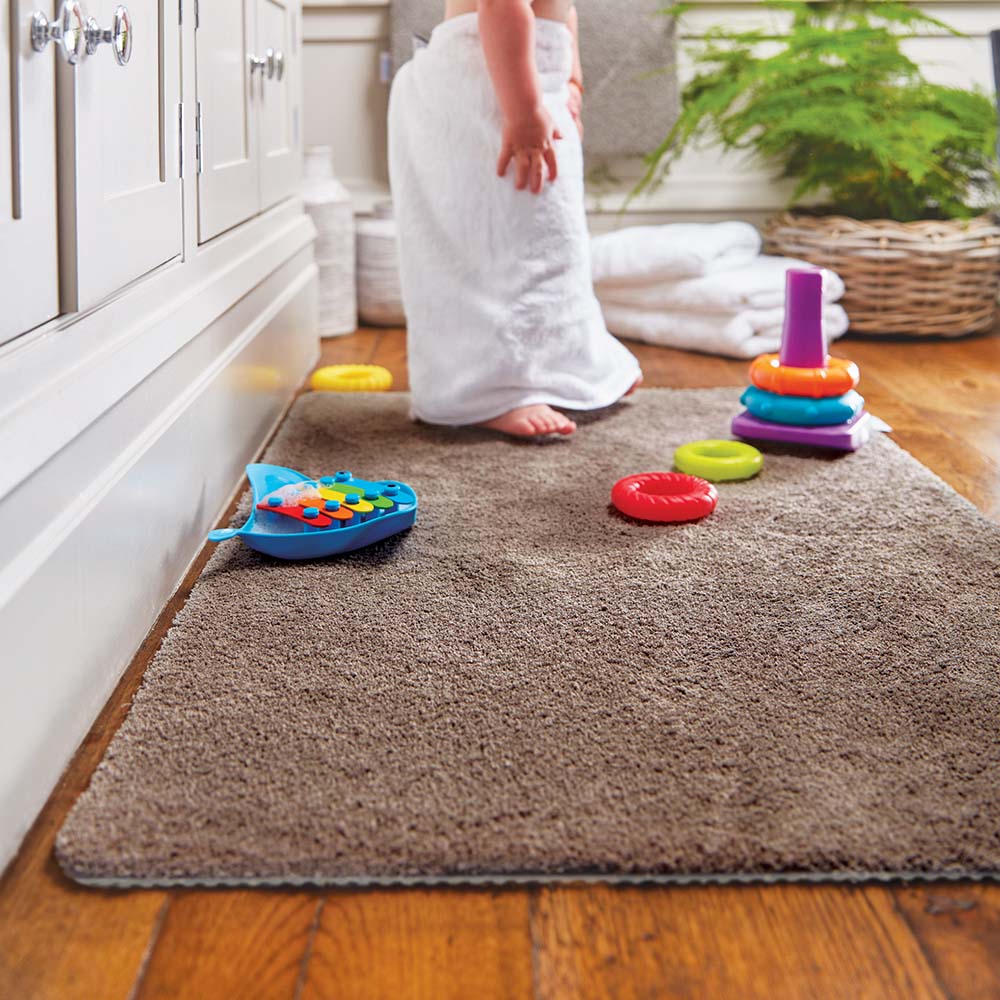 close look on hug rug sense bath mat