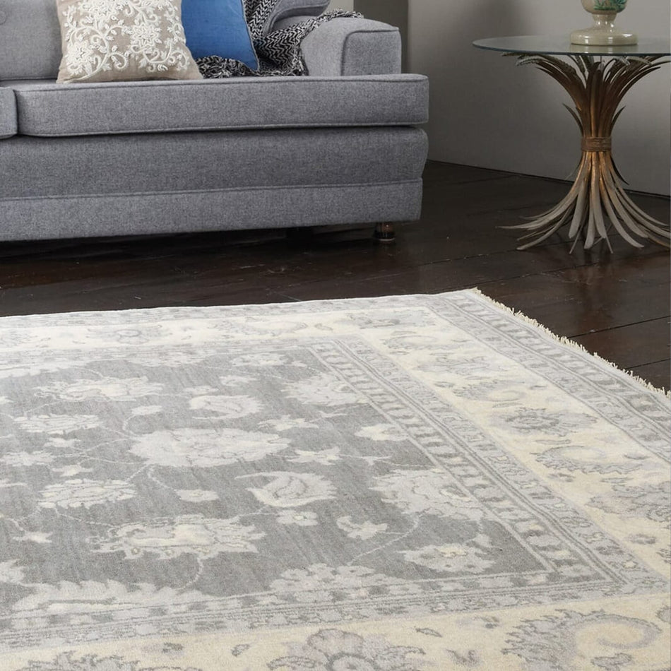 CB09 traditional rug close-up pattern view