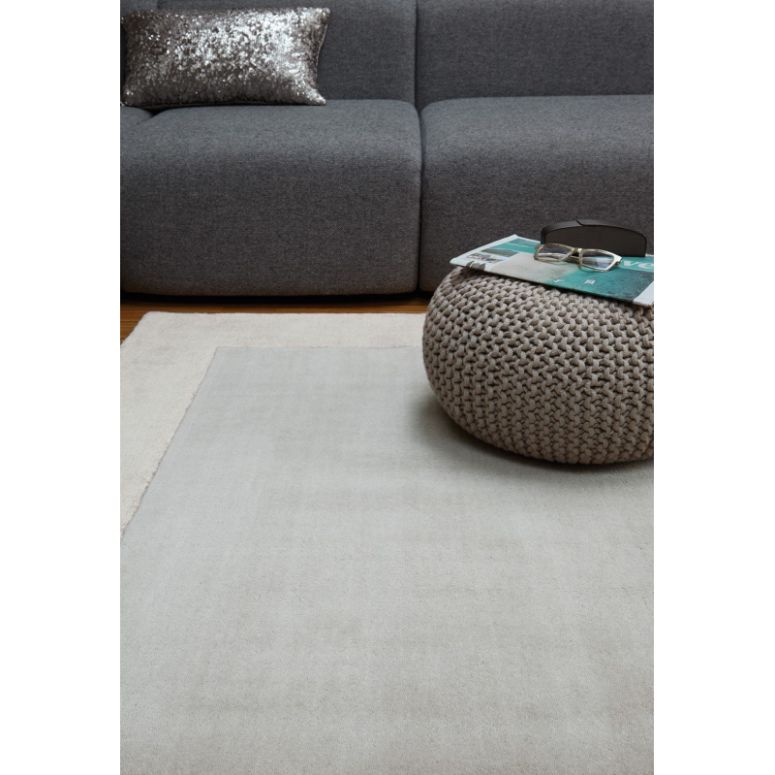 Modern living room rug in silver tone