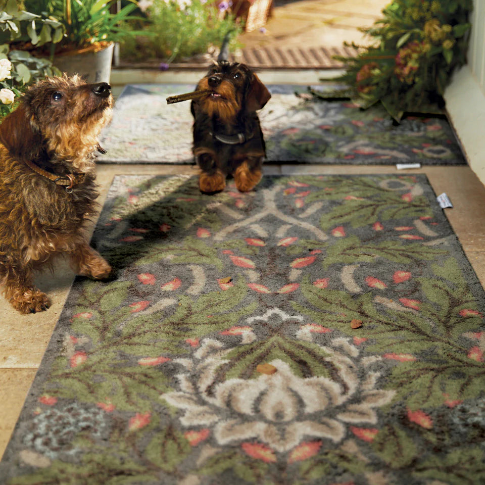 Eco-friendly Hug Rug Nature 12 in doorway

