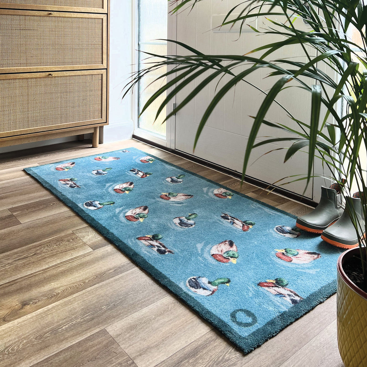 UK-made recycled Hug Rug Runner with countryside ducks