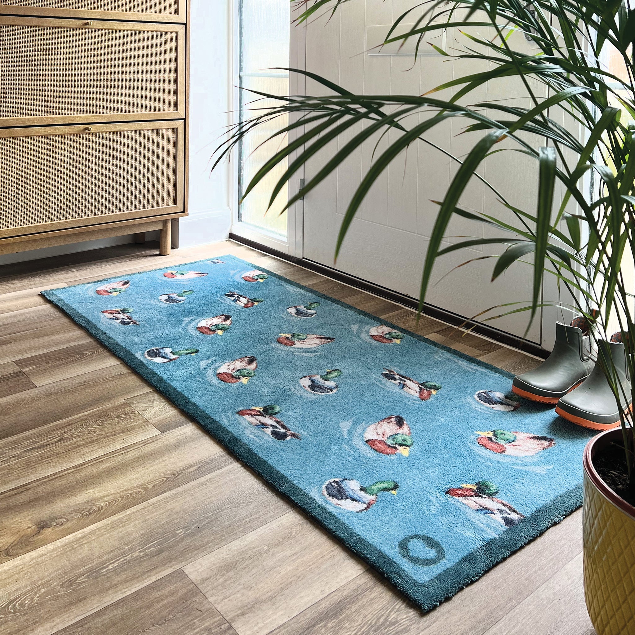 UK-made recycled Hug Rug Runner with countryside ducks