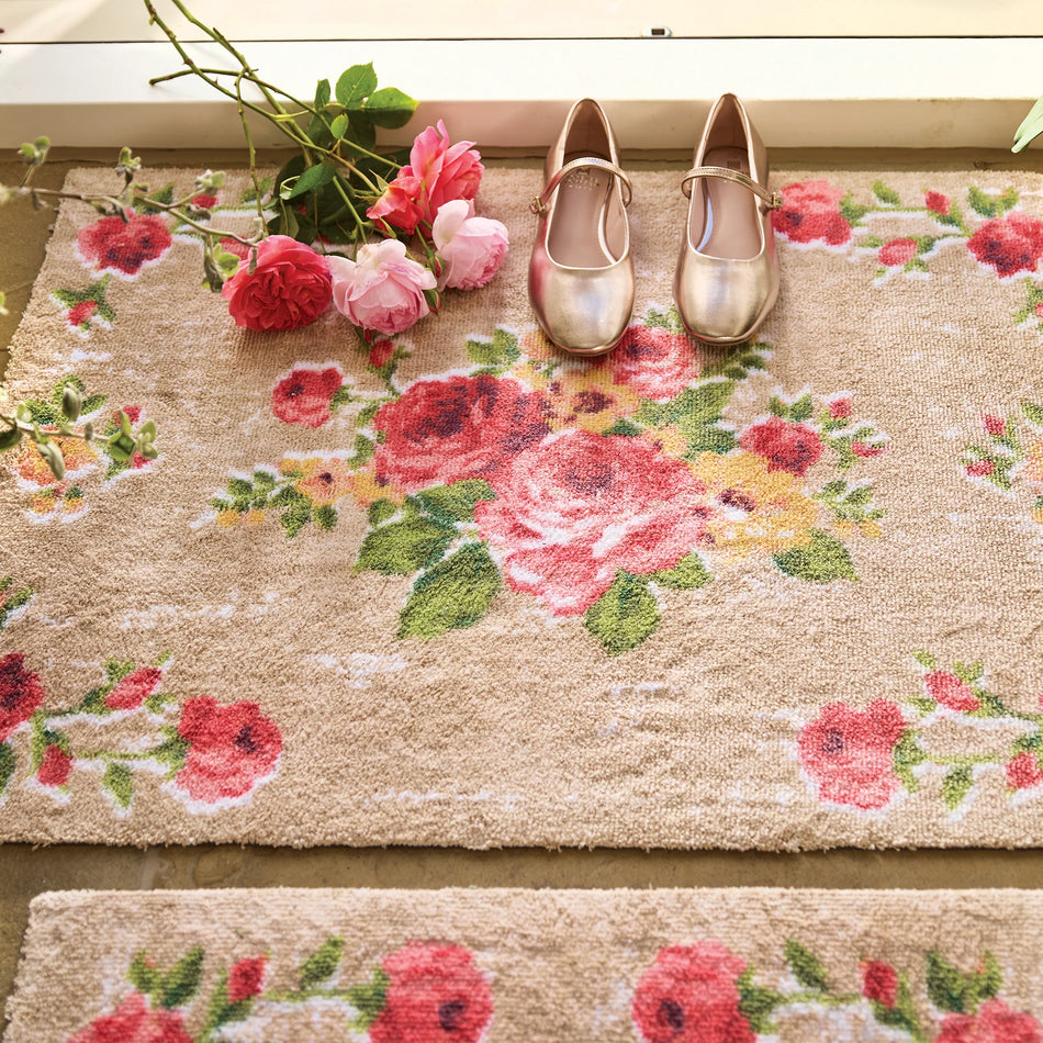 Vintage Rose Hug Rug in hallway setting