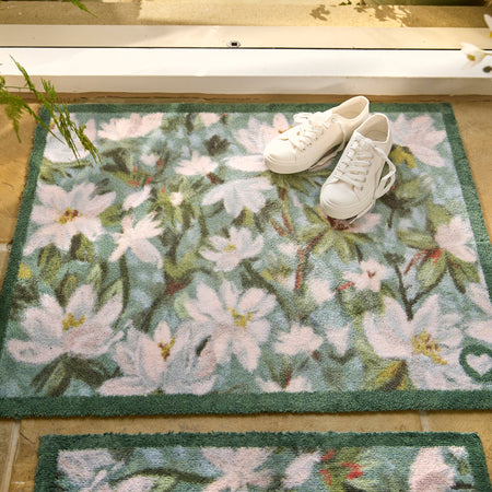 Machine washable Hug Rug with countryside theme

