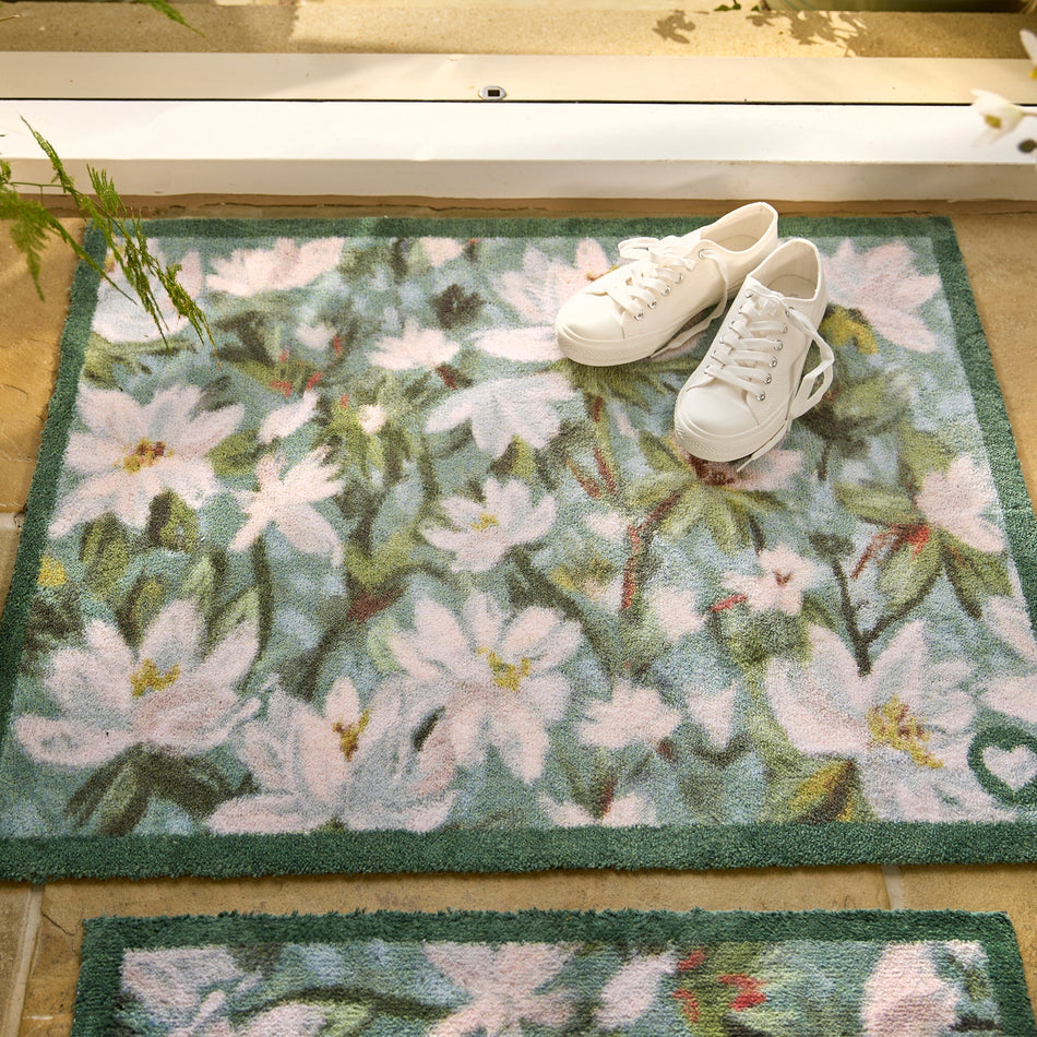 Machine washable Hug Rug with countryside theme

