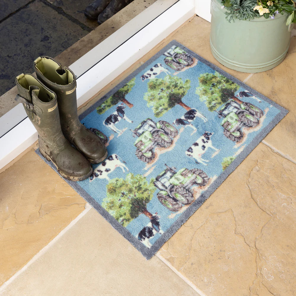 Playful country Hug Rug perfect for rustic homes

