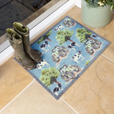 Playful country Hug Rug perfect for rustic homes

