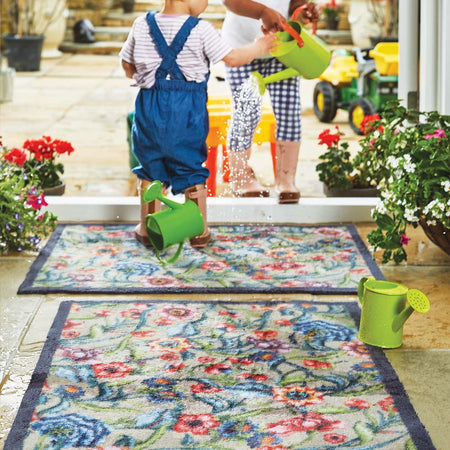 Hug Rug floral design in cheerful spring colours



