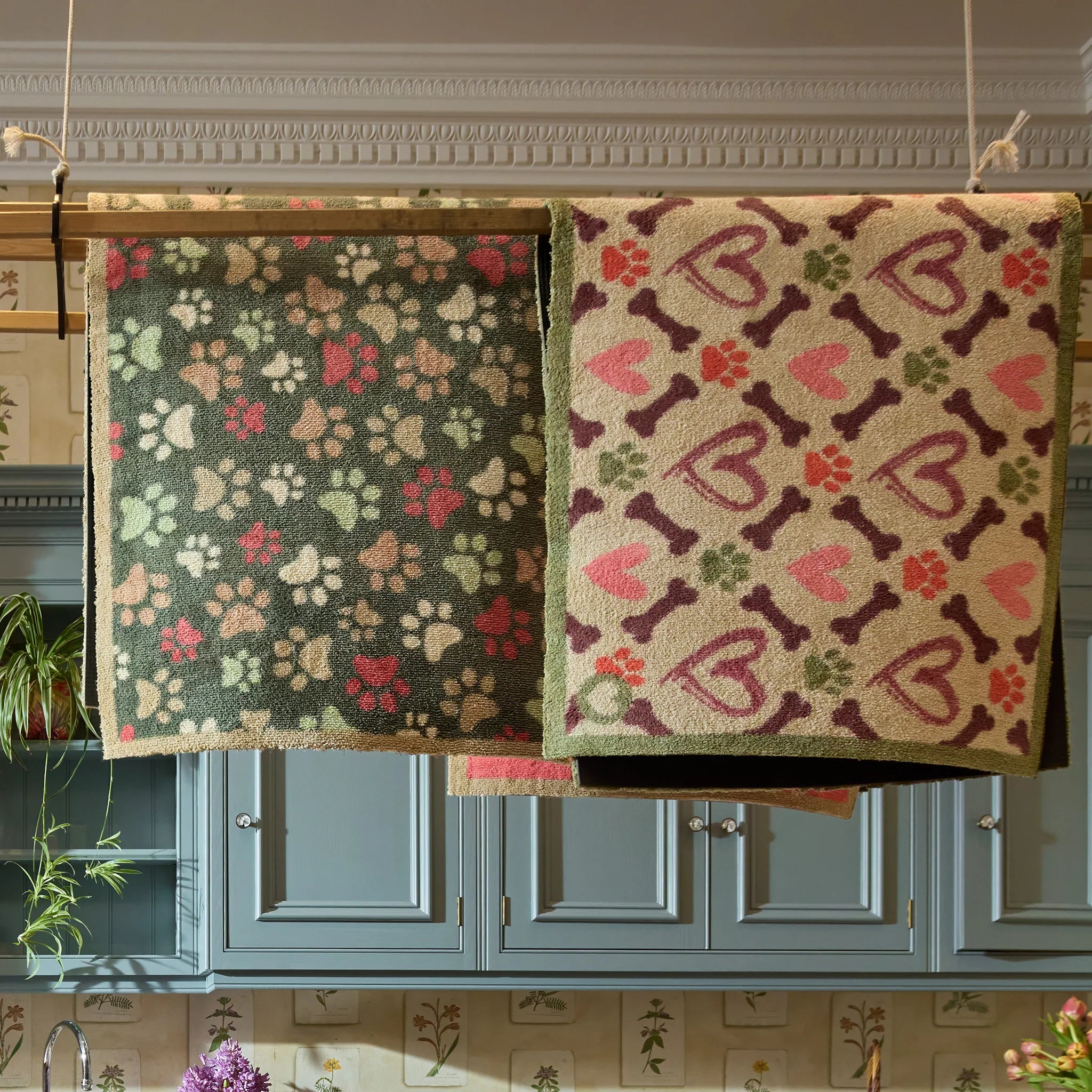 Recycled non-slip backing of Hug Rug Hearts & Bones

