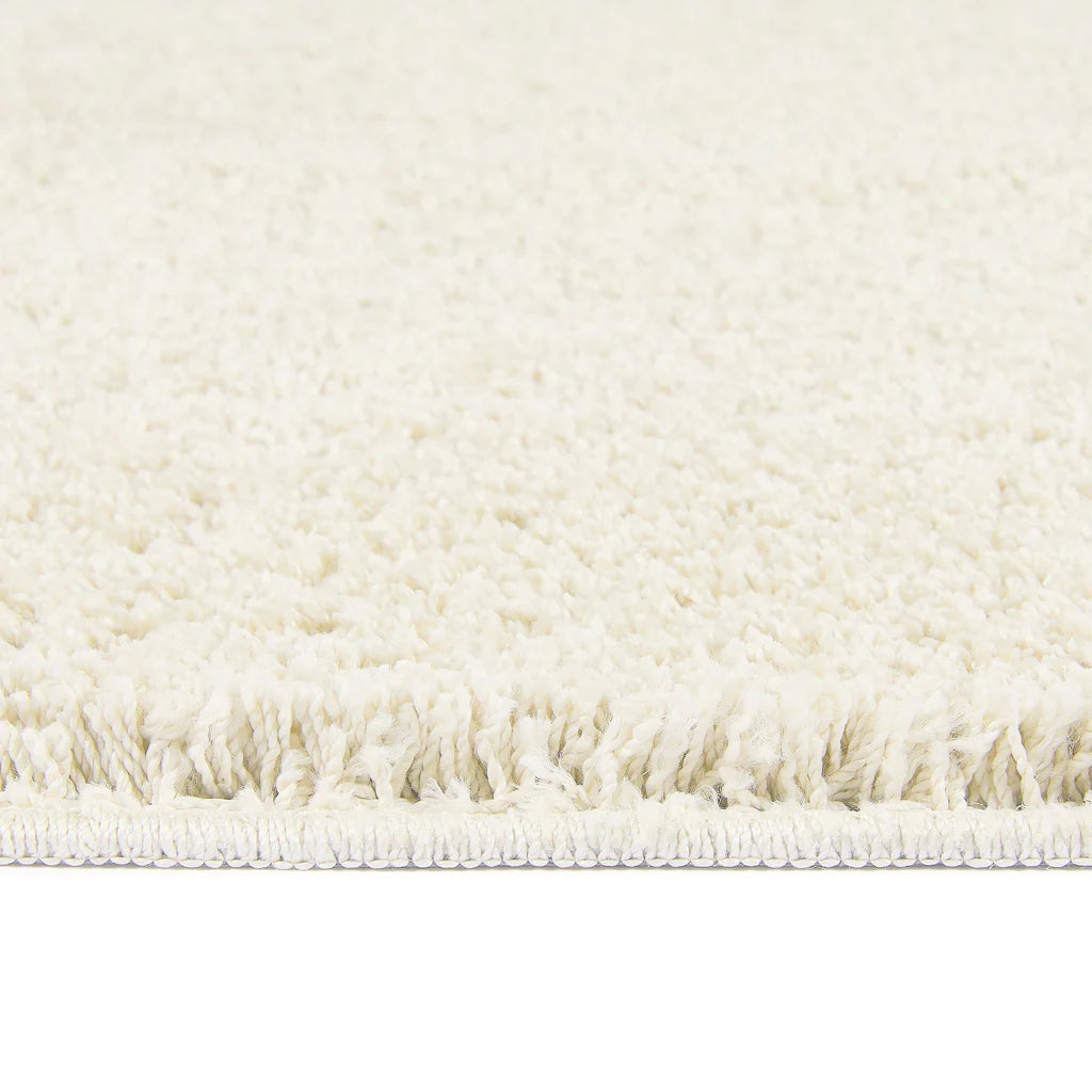 Close-up of My Rug Ivory 100 % Polypropylene frisée fibres