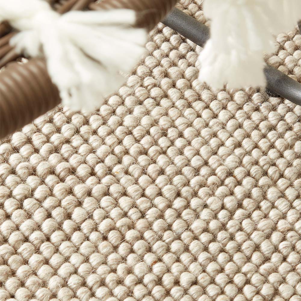 Soft wool and polyester rug with textured finish