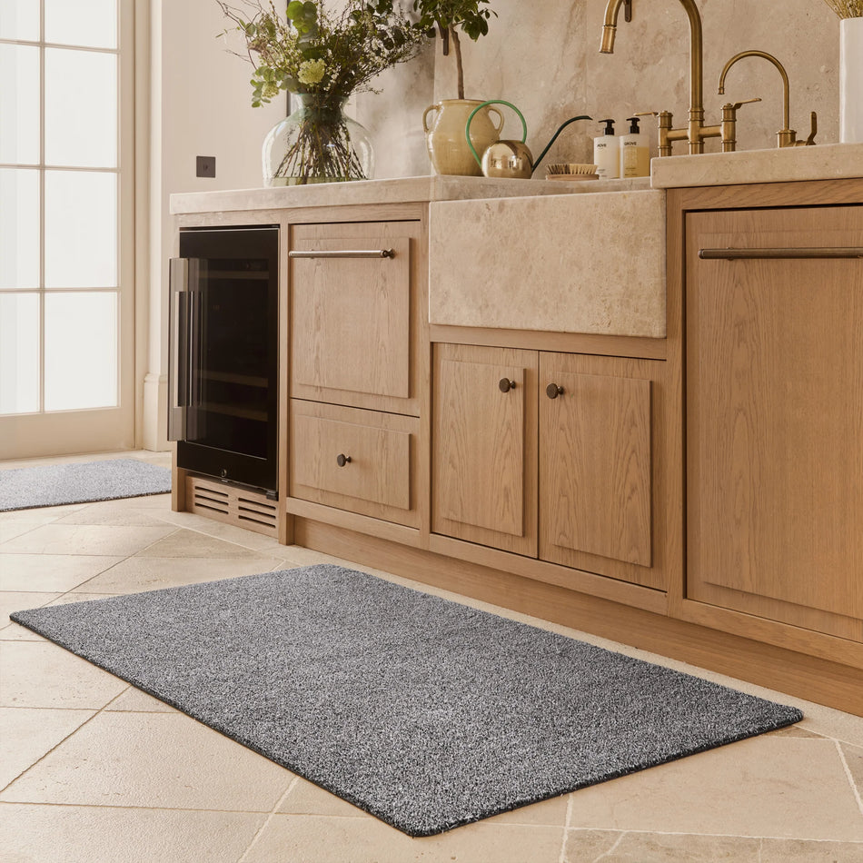 Minimalist Hug Rug perfect for modern interiors

