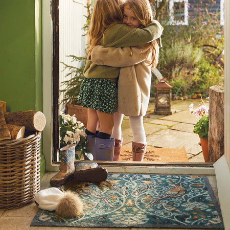 Country-style Hug Rug perfect for rustic homes

