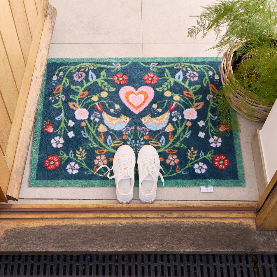 Hug Rug Nature 35 flat lay on wooden floor

