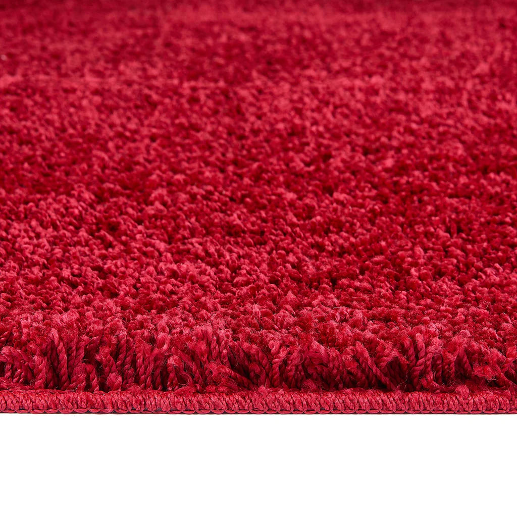 Close-up of My Rug Red 100% Polypropylene frisée fibres