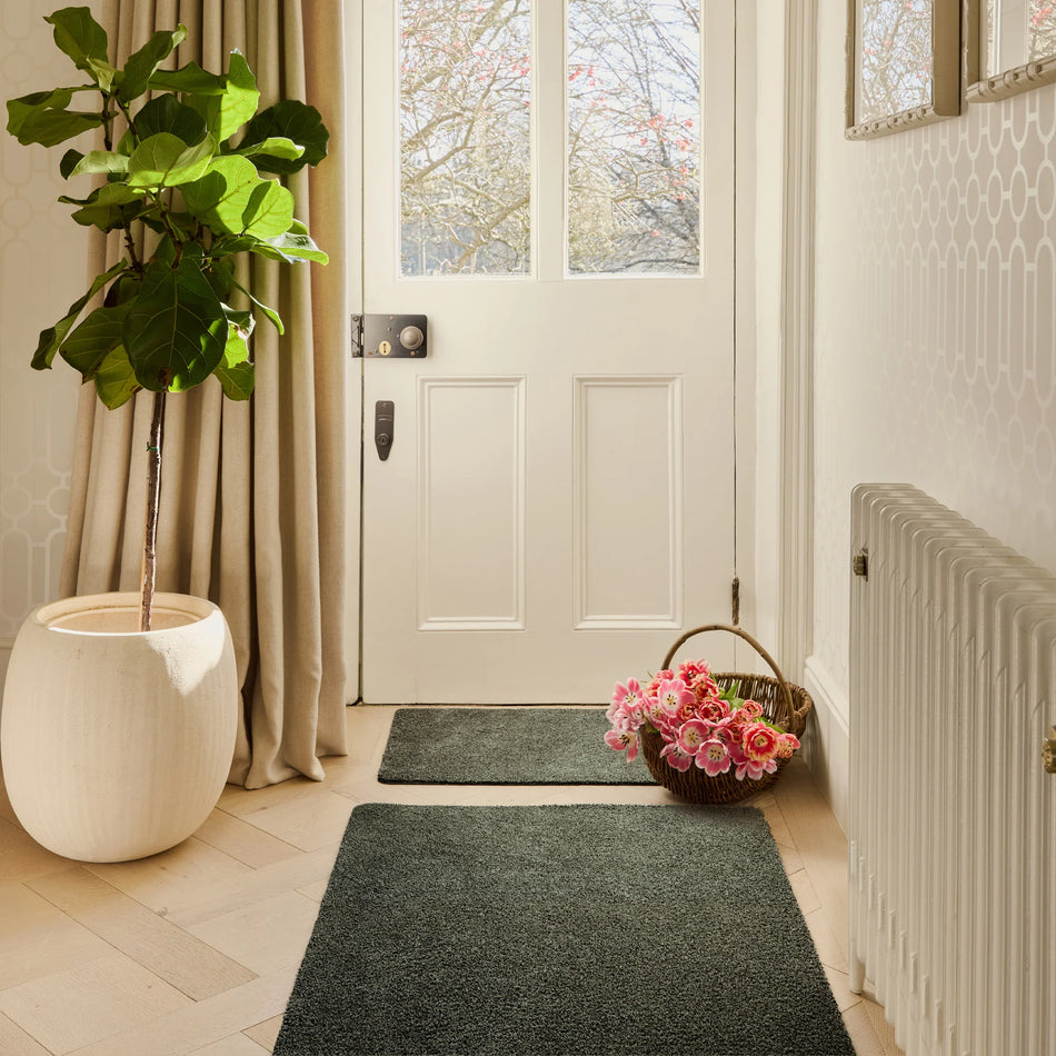 Minimalist Hug Rug perfect for modern interiors

