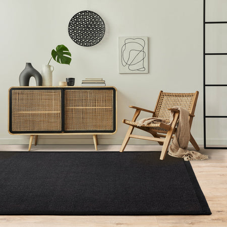Sisal black rug with black cotton border in living room