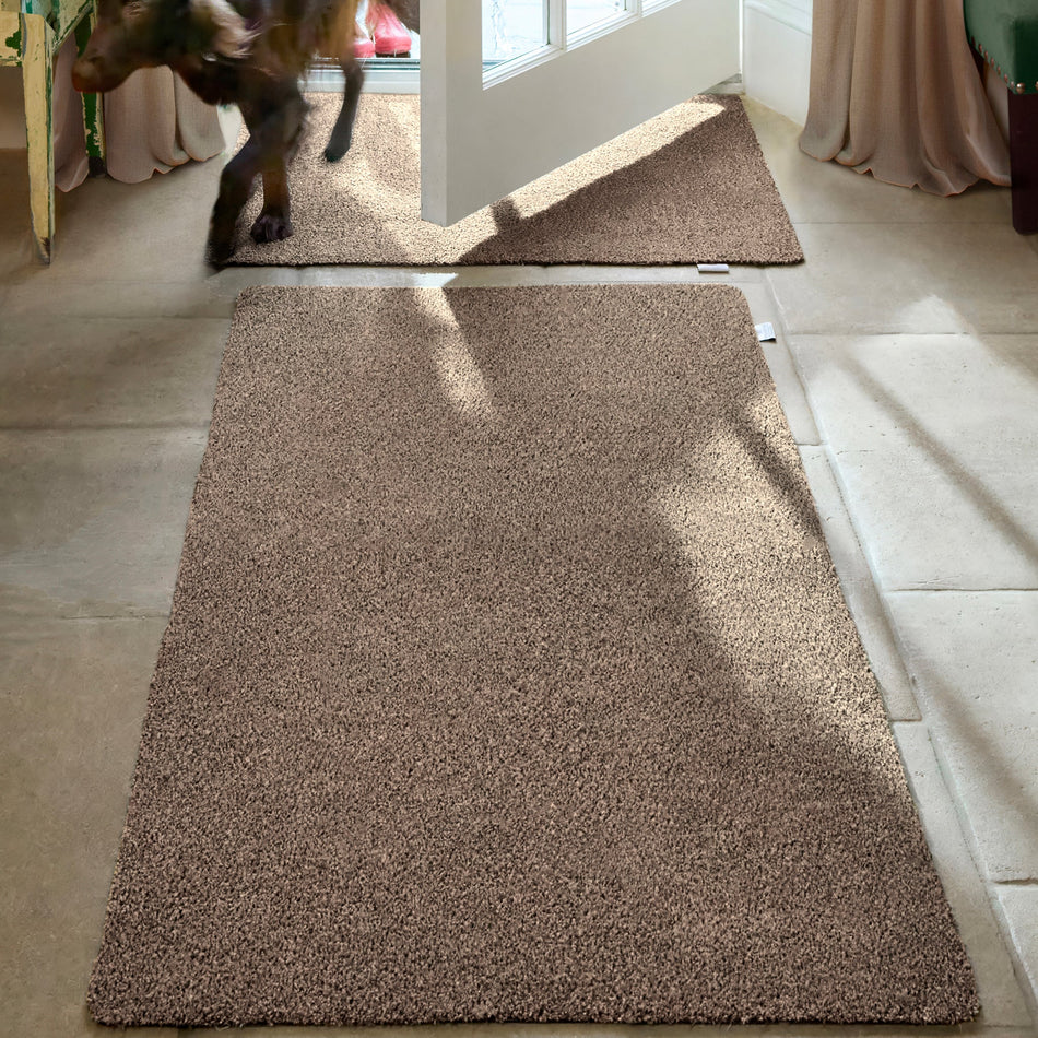 Hug Rug Plain Fleck Coffee trapping dirt at entrance

