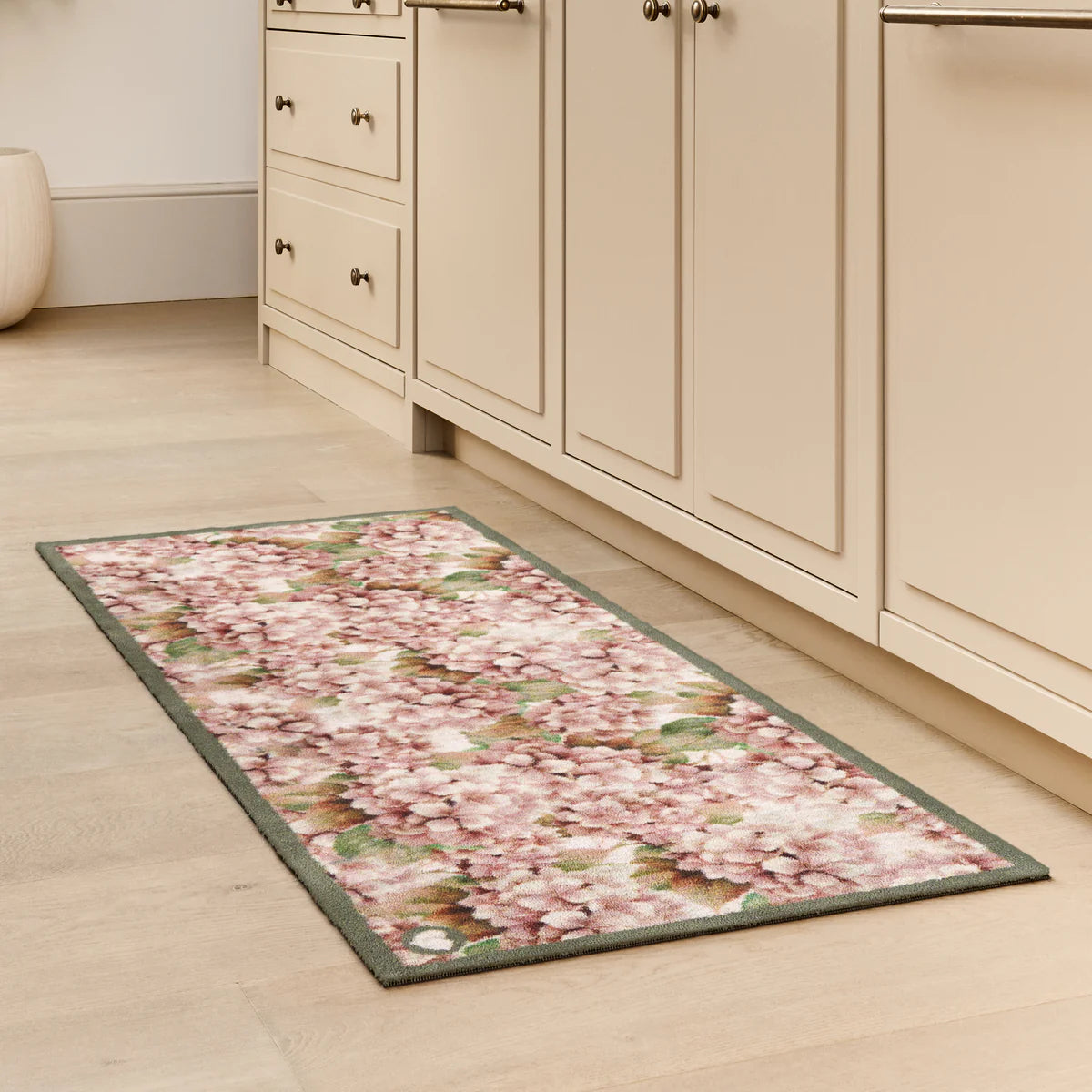 Hug Rug Wild Hydrangea Mat | Botanical Floral Design | Project DIY