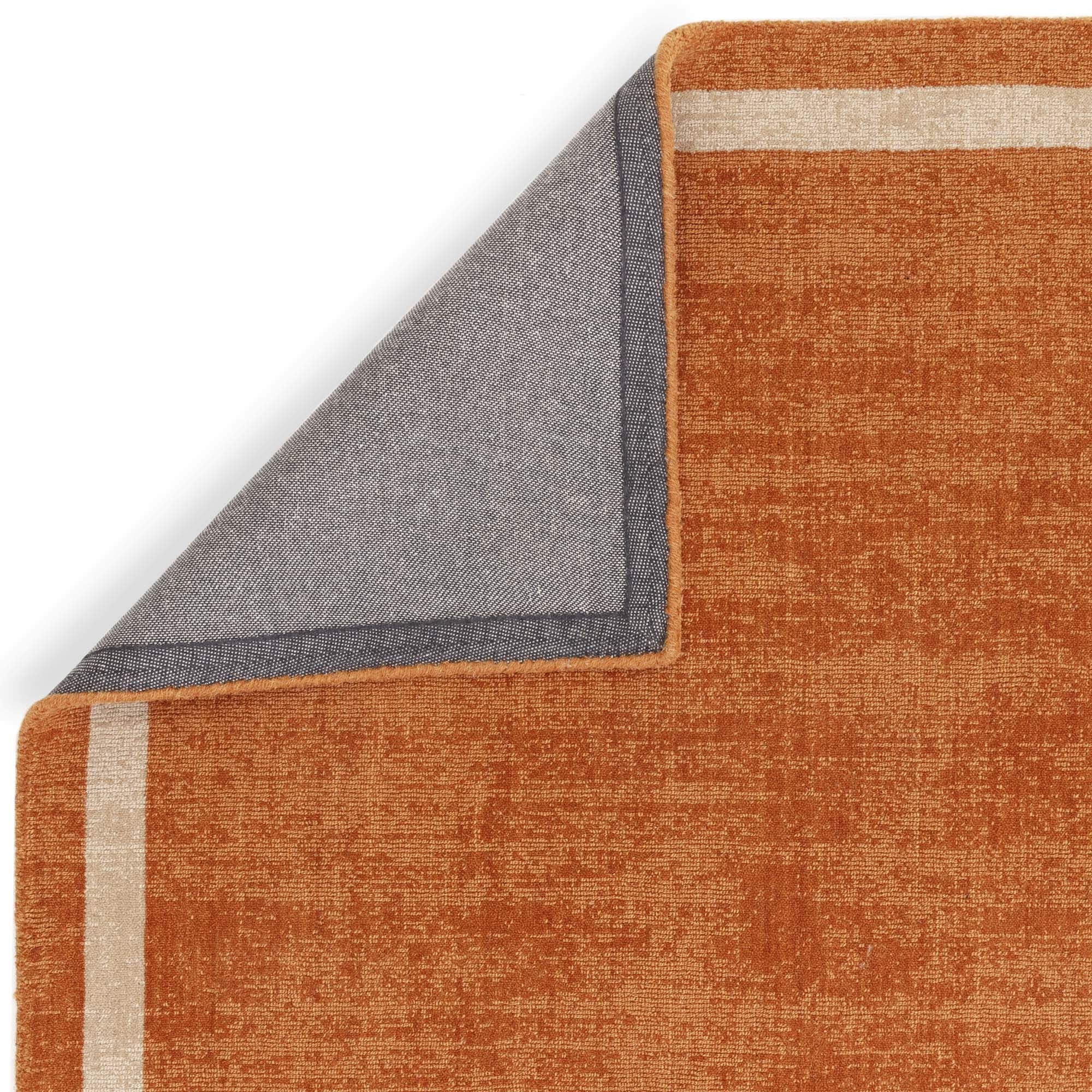 Warm modern space with Asiatic Albi rug

