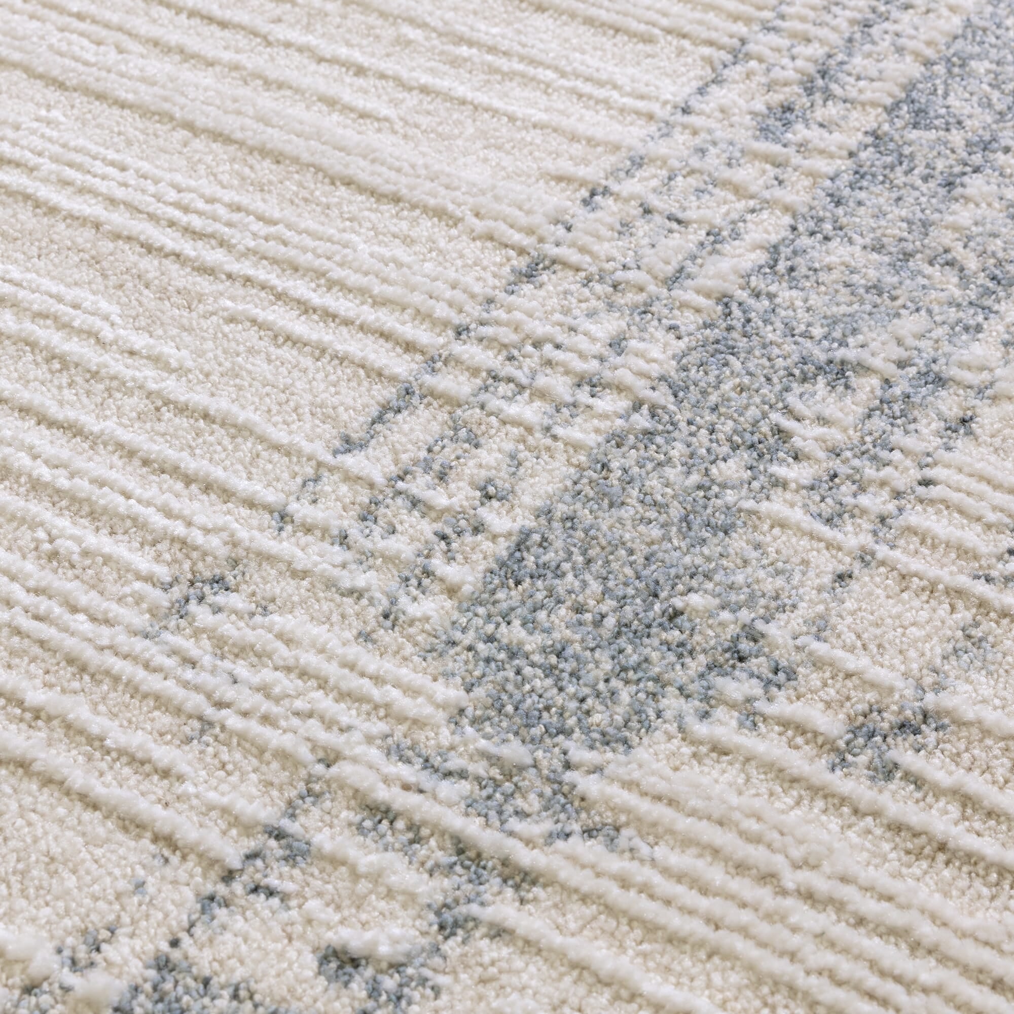Durable rug placed in a transitional living space

