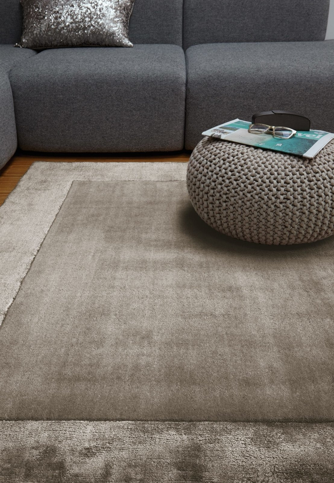 Living room rug with subtle sheen


