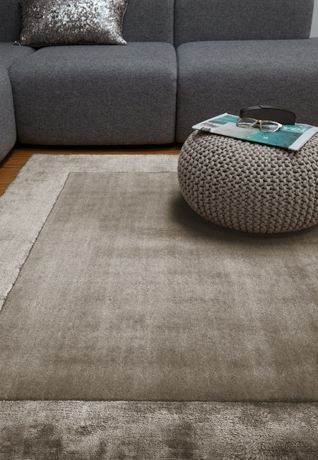 Living room rug with subtle sheen

