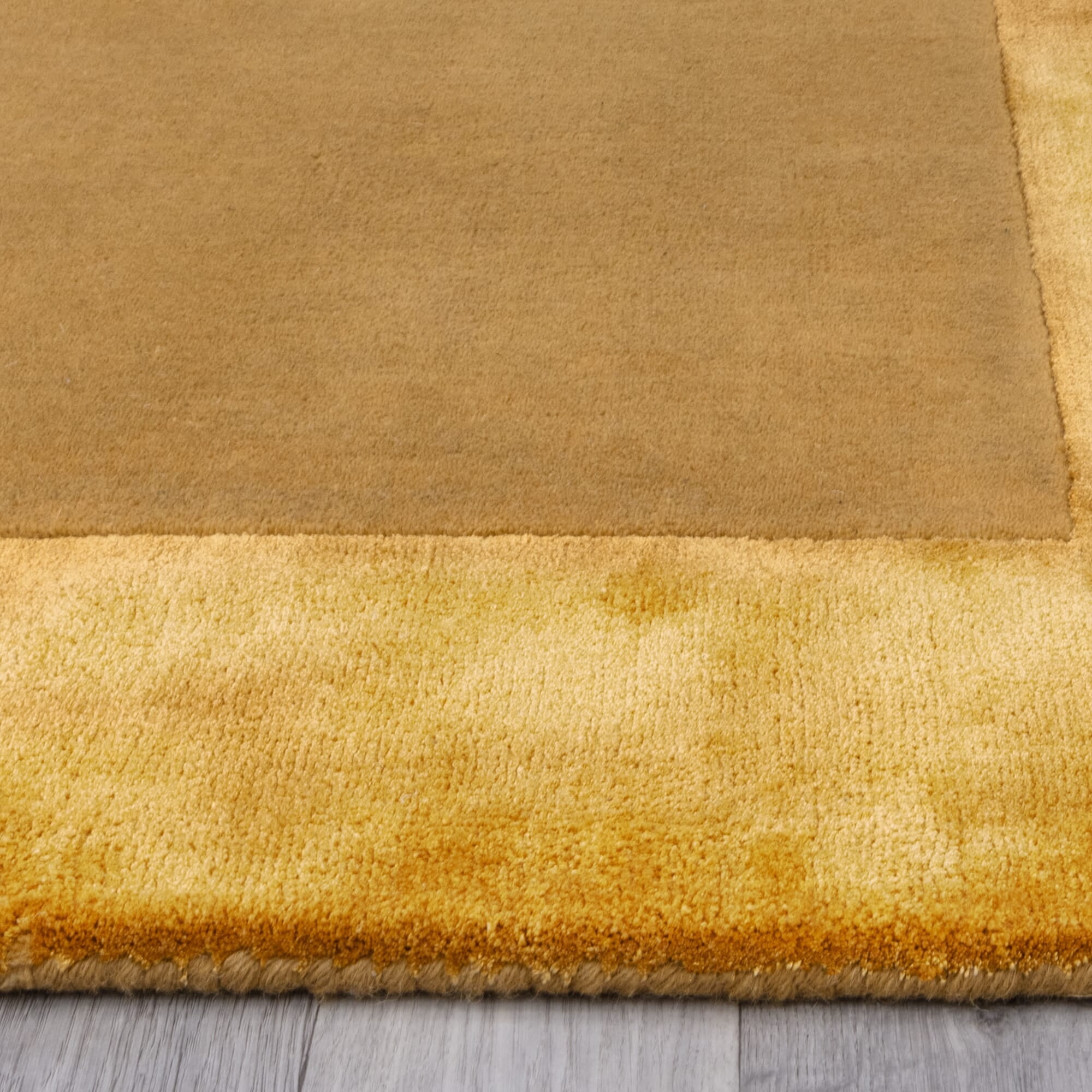 Close-up of Ascot rug gold edging

