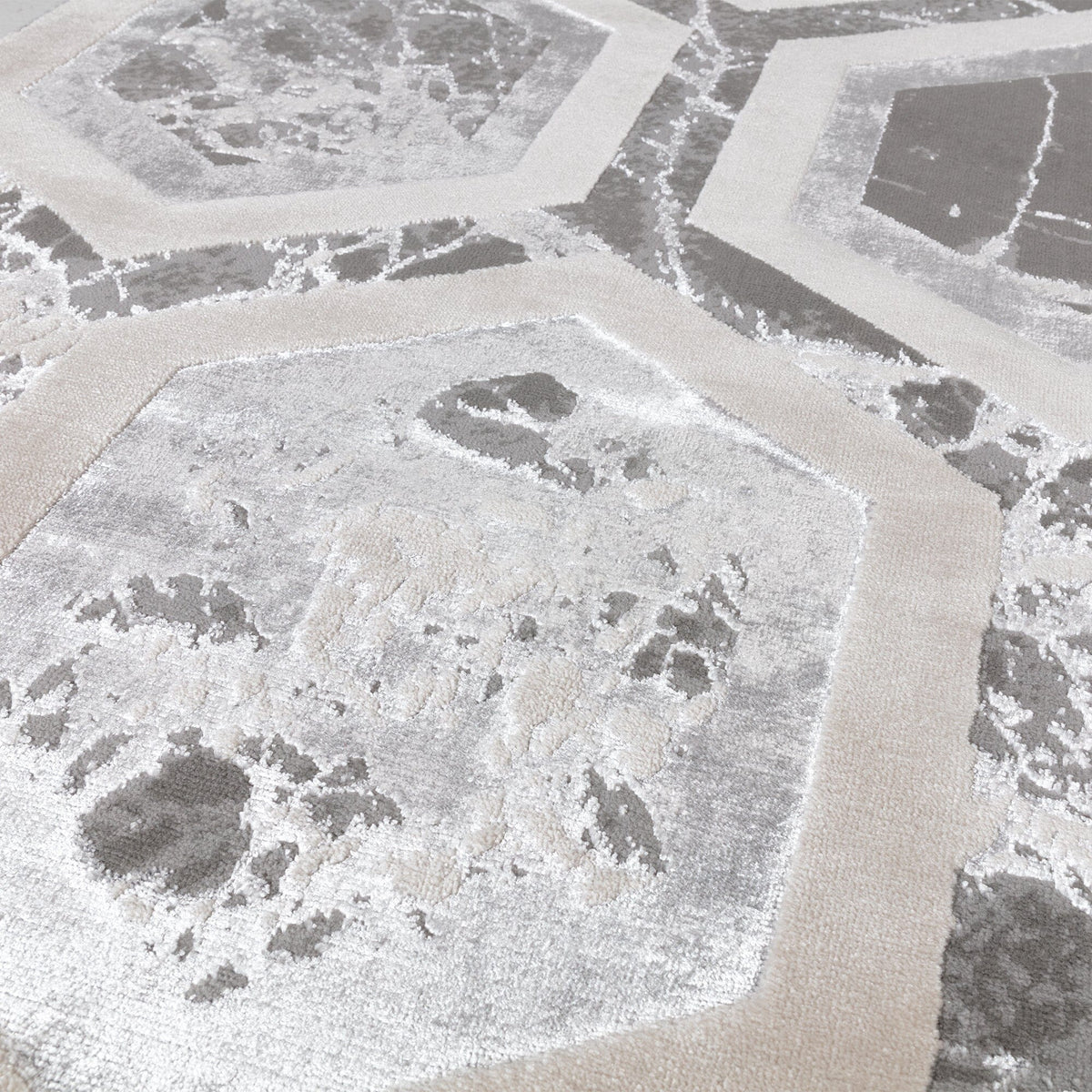 Asiatic Aurora Crystal Rug close-up texture

