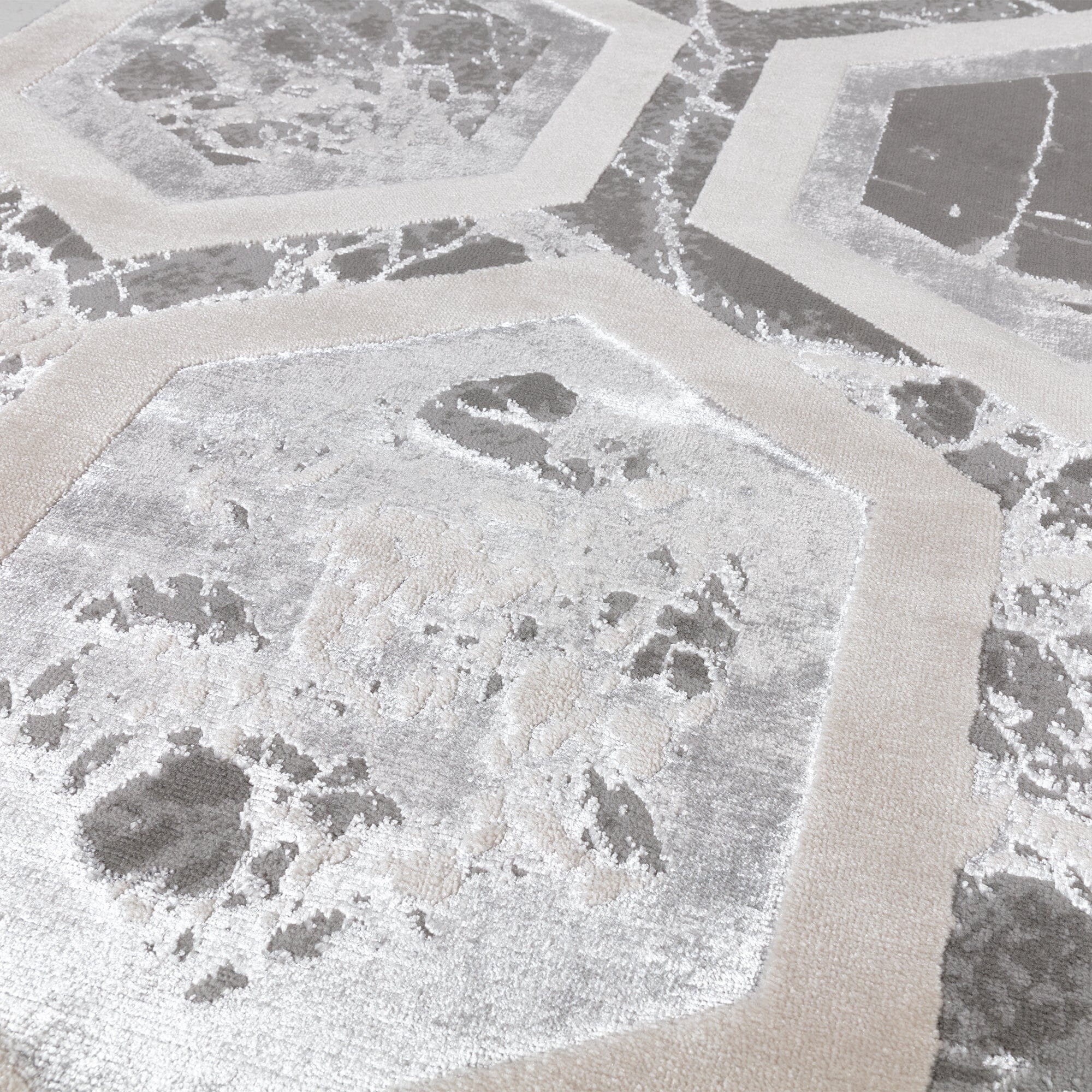 Asiatic Aurora Crystal Rug close-up texture

