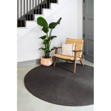 Low pile round rug under coffee table



