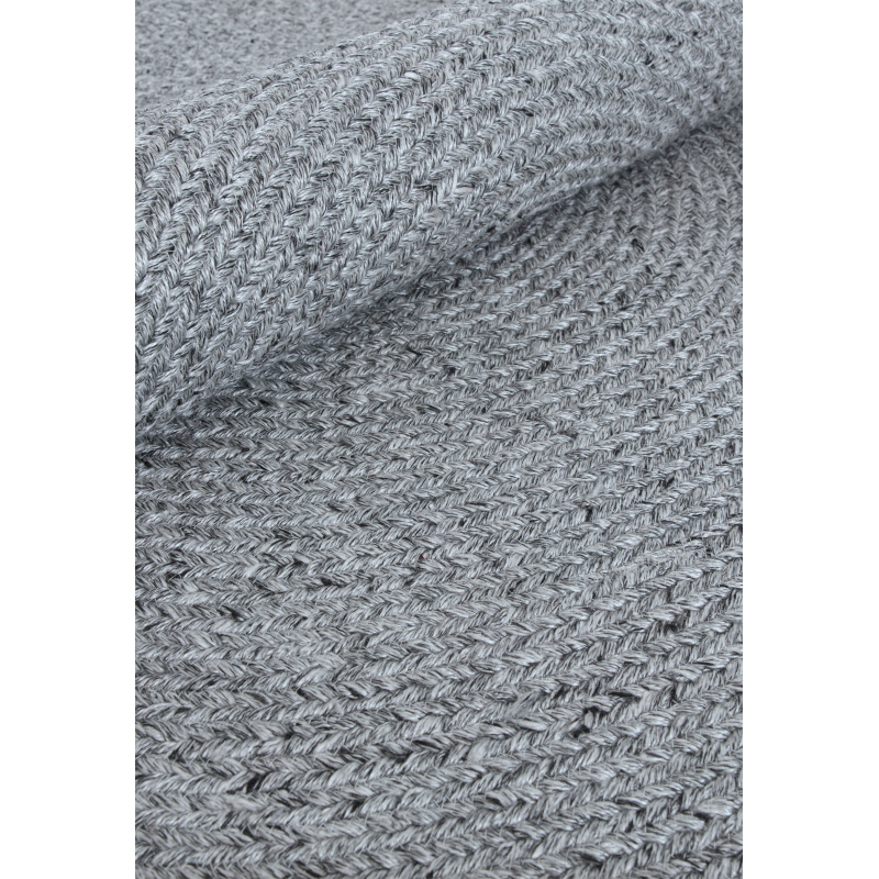 Circular rug for minimal interiors

