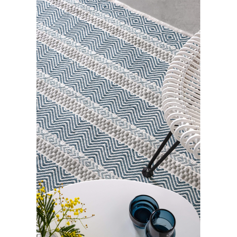 Indoor outdoor rug with blue tones

