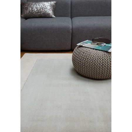 Modern living room rug in silver tone

