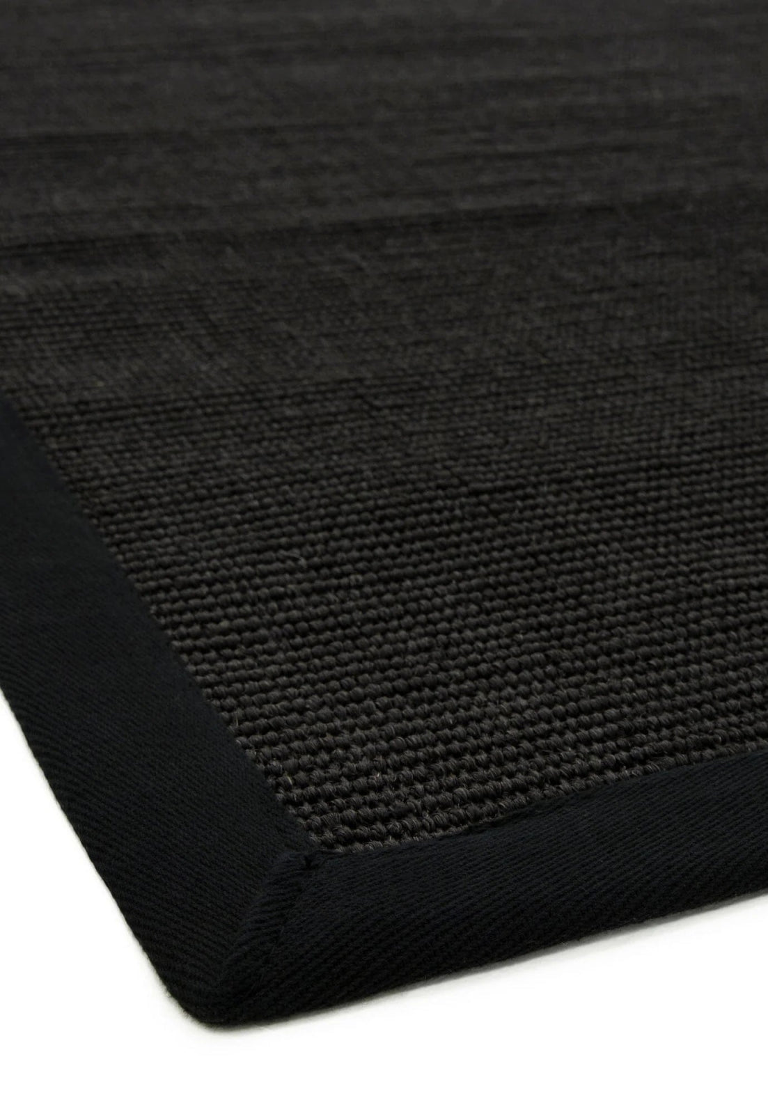 Durable sisal rug with modern black finish
