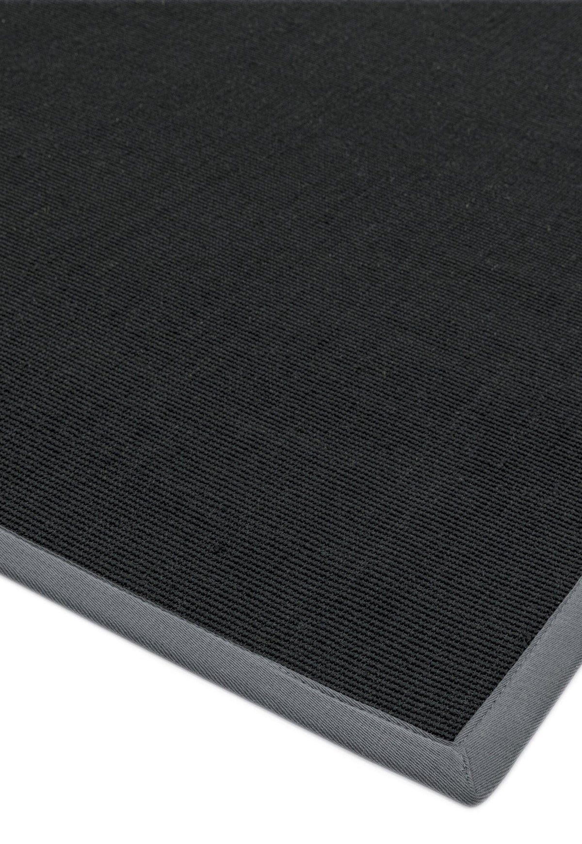 Low pile sisal rug in black and grey contrast